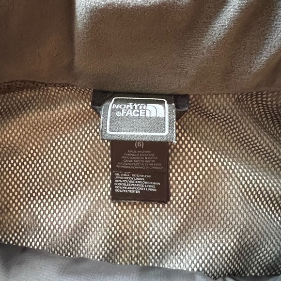 BOYS’ NORTH FACE 2 in 1 JACKET, SIZE 6 - Picture 8 of 11